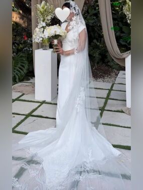 Pronovias White Lace-Trim Floral Bridal Veil